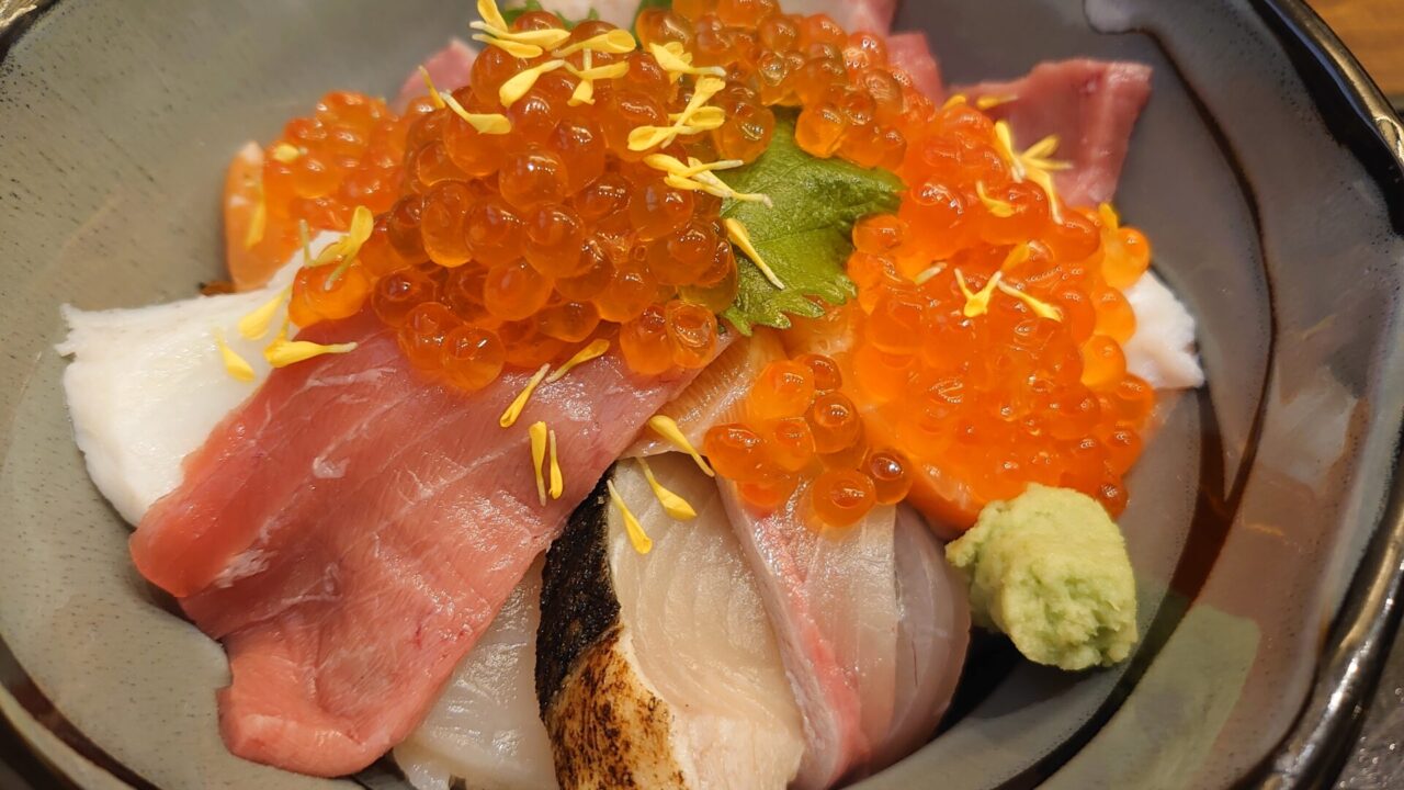 魚源 西舞鶴店　海鮮丼（並）