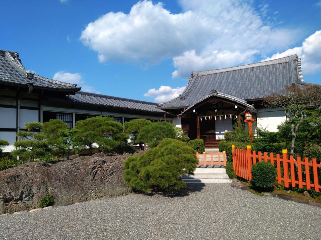 建勲神社 社務所